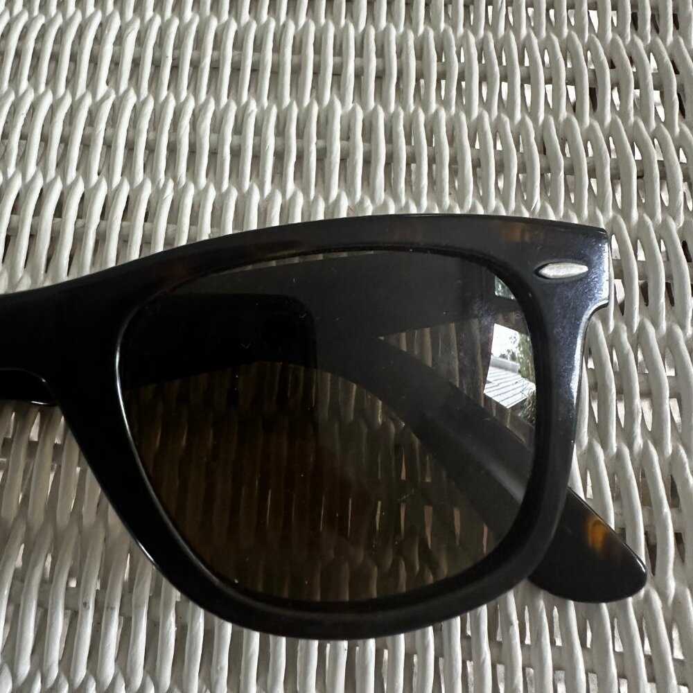 Ray-Ban Wayfarer Classic Sunglasses - Picture 3 of 11
